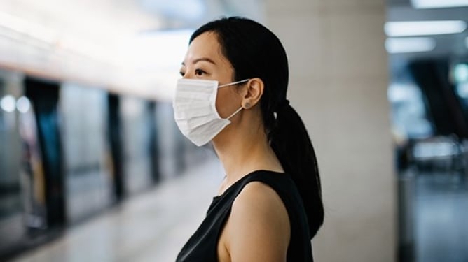 woman coronavirus mask