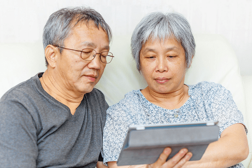 Steps to Helping Your Elderly Parents Manage Their Money