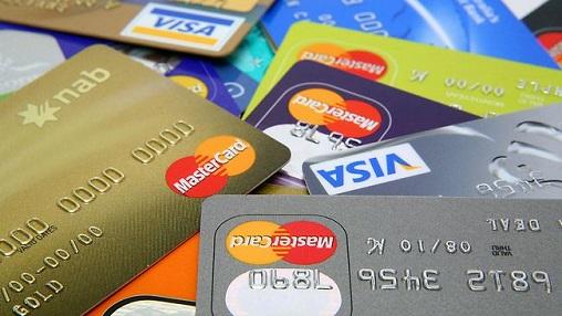 Should You Get a Cashback or Rewards Points Credit Card?