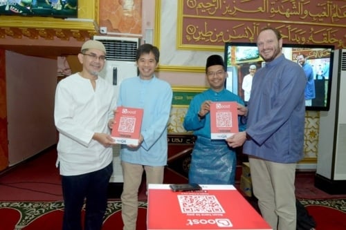 Two Mosques Now Accept Cashless Donations Through QR Codes